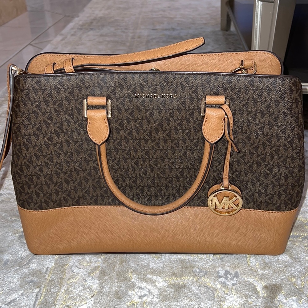 BRAND NEW NEVER WORN MICHAEL KORS PURSE MK